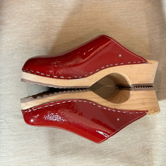 TORPATOFFELN Sz 39 Patent  Leather Wooden Soles Straps Removed Leather Clogs - Picture 5 of 13